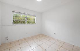 4-zimmer haus in der stadt 182 m² in Miami, Vereinigte Staaten. $649 000