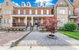 9-zimmer stadthaus in North York, Kanada. C$1 009 000