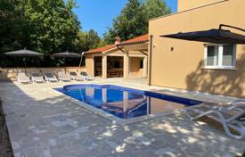 4-zimmer haus in der stadt 200 m² in Raša, Kroatien. 425 000 €