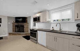 8-zimmer haus in der stadt in North York, Kanada. C$1 847 000