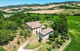 19-zimmer landgut 622 m² in Marche, Italien. 560 000 €