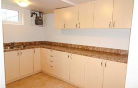 9-zimmer haus in der stadt in North York, Kanada. C$1 754 000