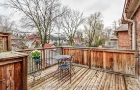9-zimmer haus in der stadt in Etobicoke, Kanada. C$2 368 000