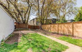 12-zimmer haus in der stadt in Scarborough, Kanada. C$1 596 000