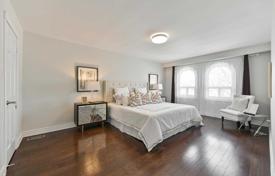 10-zimmer haus in der stadt in North York, Kanada. C$2 367 000