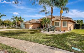 Haus in der Stadt – Royal Palm Beach, Palm Beach, Florida,  Vereinigte Staaten. $785 000