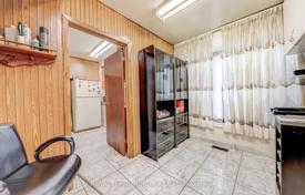 16-zimmer haus in der stadt in Scarborough, Kanada. C$1 601 000