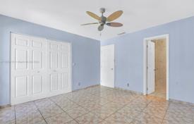Haus in der Stadt – Pembroke Pines, Broward, Florida,  Vereinigte Staaten. $365 000