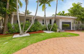 6-zimmer einfamilienhaus 224 m² in Sunny Isles Beach, Vereinigte Staaten. $799 000