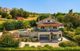 5-zimmer villa 240 m² auf der Peloponnes, Griechenland. 680 000 €