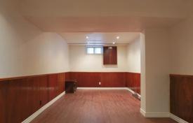 8-zimmer haus in der stadt in Scarborough, Kanada. C$1 577 000