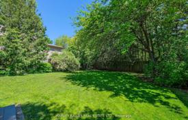 7-zimmer haus in der stadt in North York, Kanada. C$2 425 000