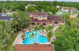 8-zimmer villa 761 m² in Miami, Vereinigte Staaten. $1 950 000