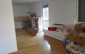 Novi Zagreb, Odra, Vierzimmerwohnung im ersten Stock, Parkplatz. 257 000 €