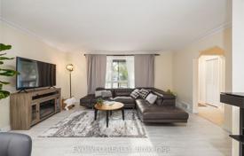7-zimmer haus in der stadt in Etobicoke, Kanada. C$1 873 000