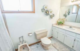 11-zimmer haus in der stadt in Scarborough, Kanada. C$1 750 000