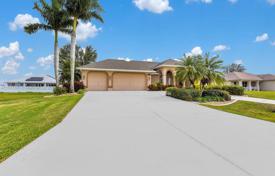 Haus in der Stadt – Cape Coral, Florida, Vereinigte Staaten. $499 000
