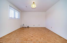 9-zimmer haus in der stadt in North York, Kanada. C$2 152 000