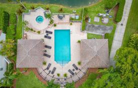 Haus in der Stadt – Doral, Florida, Vereinigte Staaten. $1 399 000