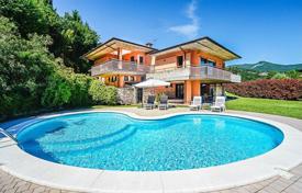 Villa 350 m² in Salò, Italien. 860 000 €
