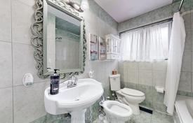 9-zimmer haus in der stadt in North York, Kanada. C$1 681 000