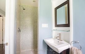 9-zimmer haus in der stadt in North York, Kanada. C$2 019 000