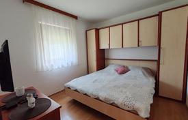 Apartment mit 3 Schlafzimmern, Insel Krk, Malinska und einem großen Garten!. 322 000 €