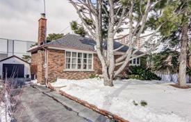 10-zimmer haus in der stadt in North York, Kanada. C$1 589 000