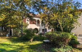 5-zimmer villa 340 m² in Florenz, Italien. 720 000 €