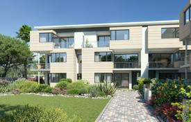 Neue Wohnungen mit Pool in Desenzano. 373 000 €