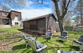 8-zimmer haus in der stadt in Scarborough, Kanada. C$1 597 000