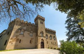 Schloss – Toskana, Italien. Price on request