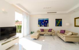 5-zimmer villa 340 m² in Plat, Kroatien. Price on request
