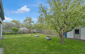 12-zimmer haus in der stadt in North York, Kanada. C$1 570 000