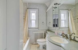 7-zimmer haus in der stadt in North York, Kanada. C$2 507 000