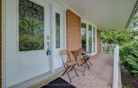 13-zimmer haus in der stadt in North York, Kanada. C$2 616 000