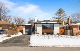 8-zimmer haus in der stadt in Etobicoke, Kanada. C$2 189 000