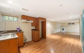 7-zimmer haus in der stadt in North York, Kanada. C$1 141 000