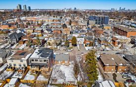 6-zimmer haus in der stadt in Etobicoke, Kanada. C$1 971 000