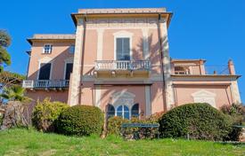 Wohnung – Genua, Ligurien, Italien. Preis auf Anfrage