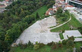 Grundstück in Kranj, Slowenien. 1 742 000 €