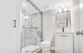 11-zimmer haus in der stadt in Etobicoke, Kanada. C$1 668 000