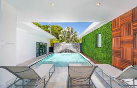 Villa – Lagorce Drive, Miami Beach, Florida,  Vereinigte Staaten. $2 390 000