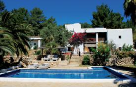 Villa – Ibiza, Balearen, Spanien. 13 800 €  pro Woche