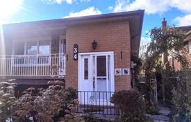 4-zimmer stadthaus in Scarborough, Kanada. C$1 030 000