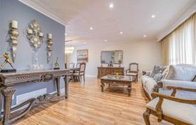 10-zimmer haus in der stadt in North York, Kanada. C$2 107 000