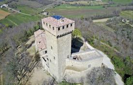 Schloss – Passignano Sul Trasimeno, Umbria, Italien. 2 300 000 €