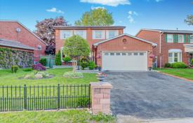 8-zimmer haus in der stadt in Scarborough, Kanada. C$1 443 000