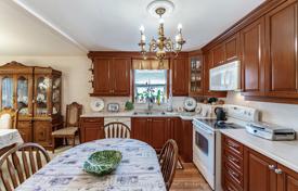 9-zimmer haus in der stadt in North York, Kanada. C$2 053 000