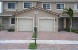 Haus in der Stadt – Tamarac, Broward, Florida,  Vereinigte Staaten. $450 000